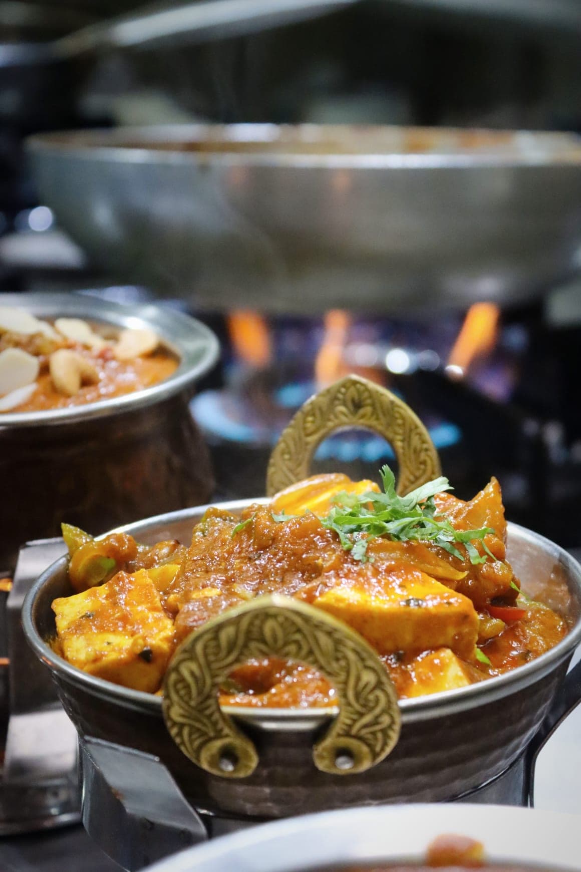 Indisches Festmenü im Indian Taj Cala Millor: Curry-Handi aus Kupfer, Basmati-Reis, Tandoori-Spieße und Naan – Mallorca